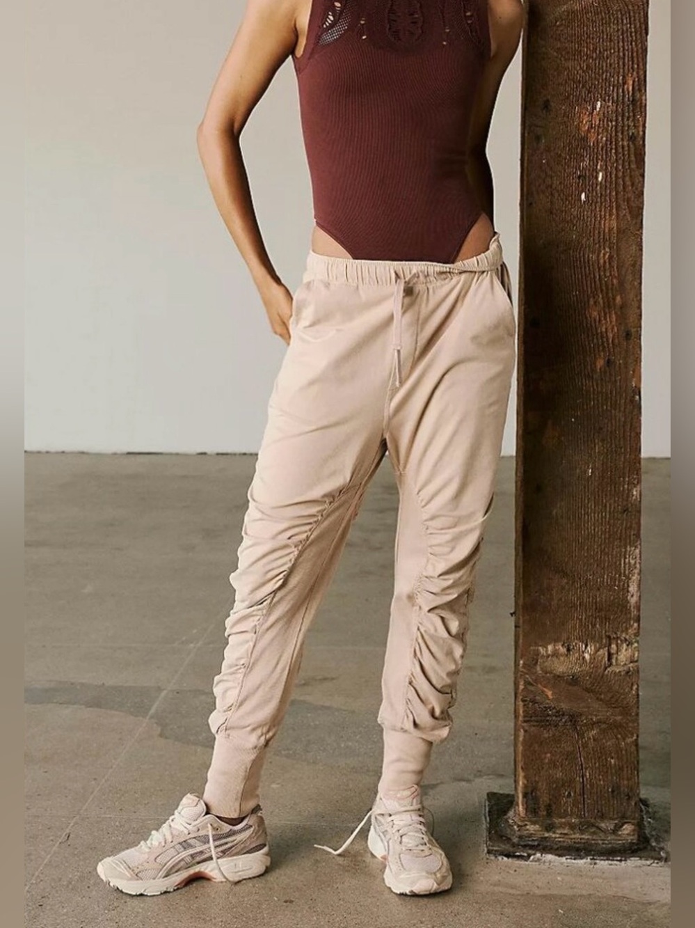 FP Movement Hot Shot Shirred Joggers Beige Ruched Pants Size S NWT